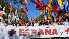 La Cataluña constitucionalista sale a la calle por la Hispanidad con el PSC ausente
