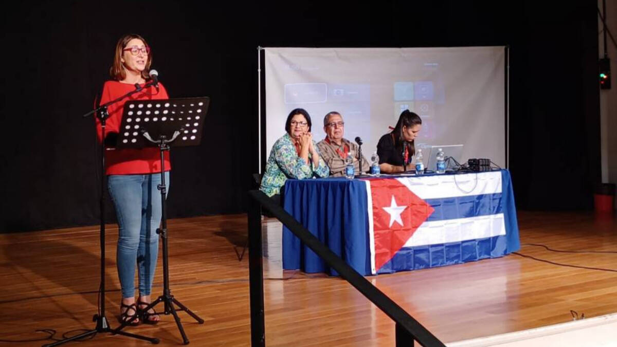 La consellera Rosa Pérez Garijo en el acto a favor de la dictadura de Cuba