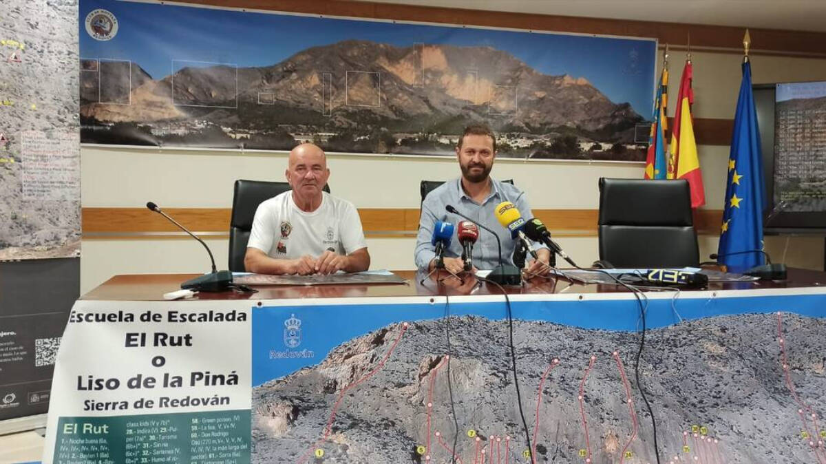 El concejal de Deportes, Ramón López, junto a José Vegara, presidente del Club de Montaña de Redován