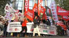 “El Sabadell se desmorona”, el cántico de protesta de los trabajadores de la entidad