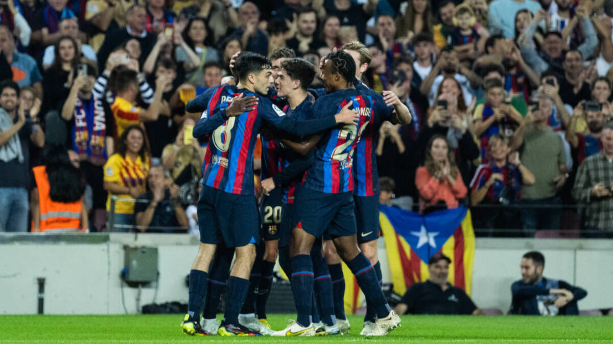 Los jugadores del Barcelona celebran un gol contra el Athletic.