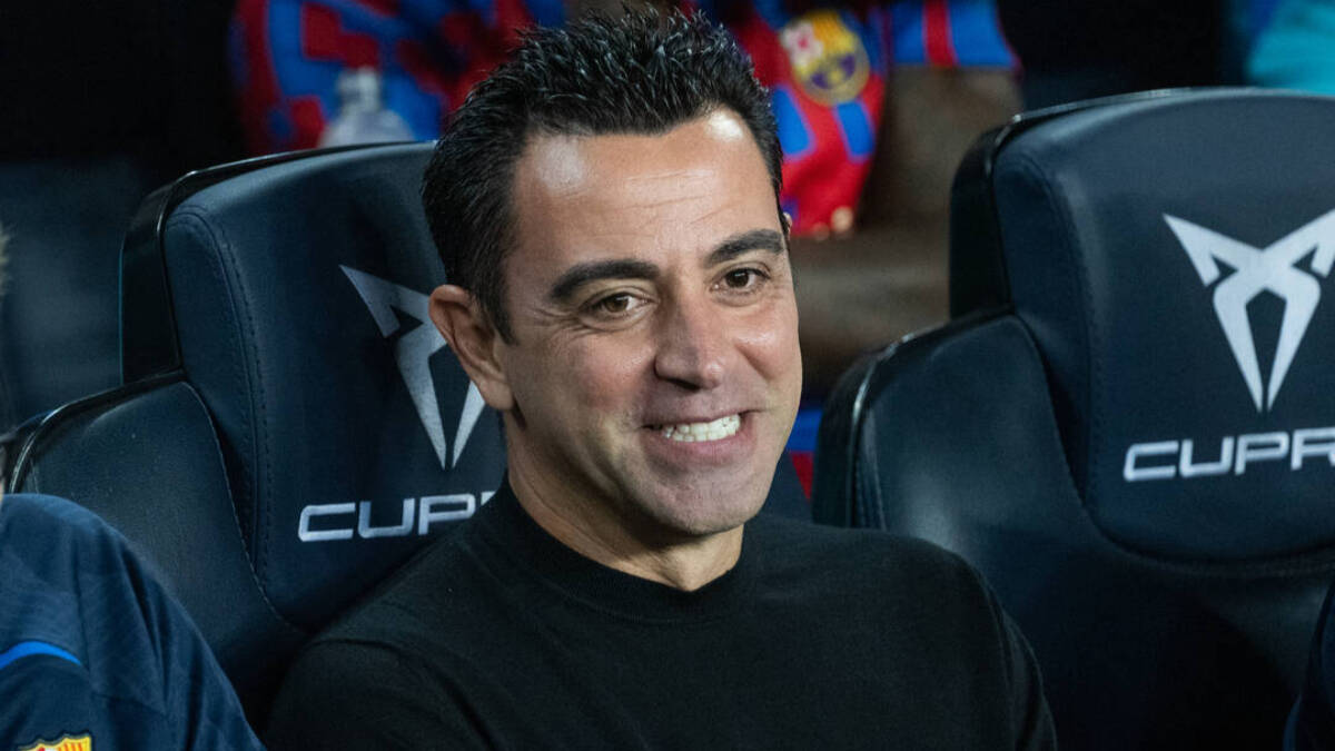 Xavi Hernández, en el banquillo del Camp Nou.