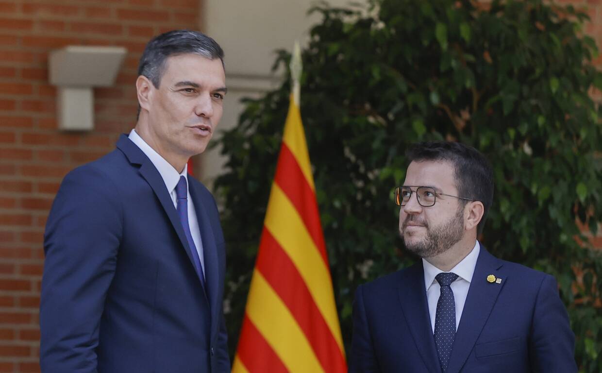 Pedro Sánchez y Pere Aragonés, encadenados por su supervivencia.