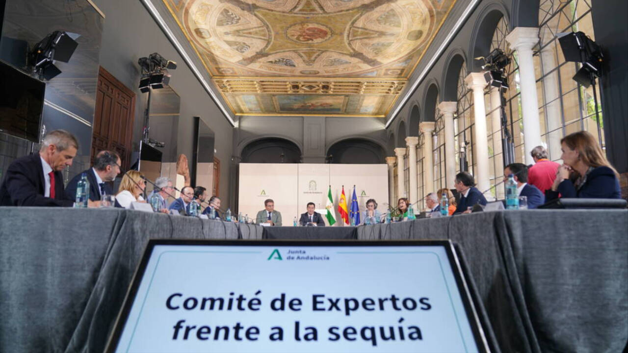 Comité de expertos contra la sequía presidido por Juanma Moreno.