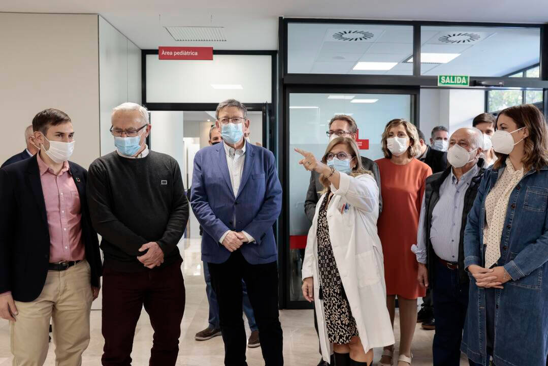 Ximo Puig, Joan Ribó, Sergi Campillo, Sandra Gómez y Miguel Mínguez visitan nuevo centro de salud Tres Forques.