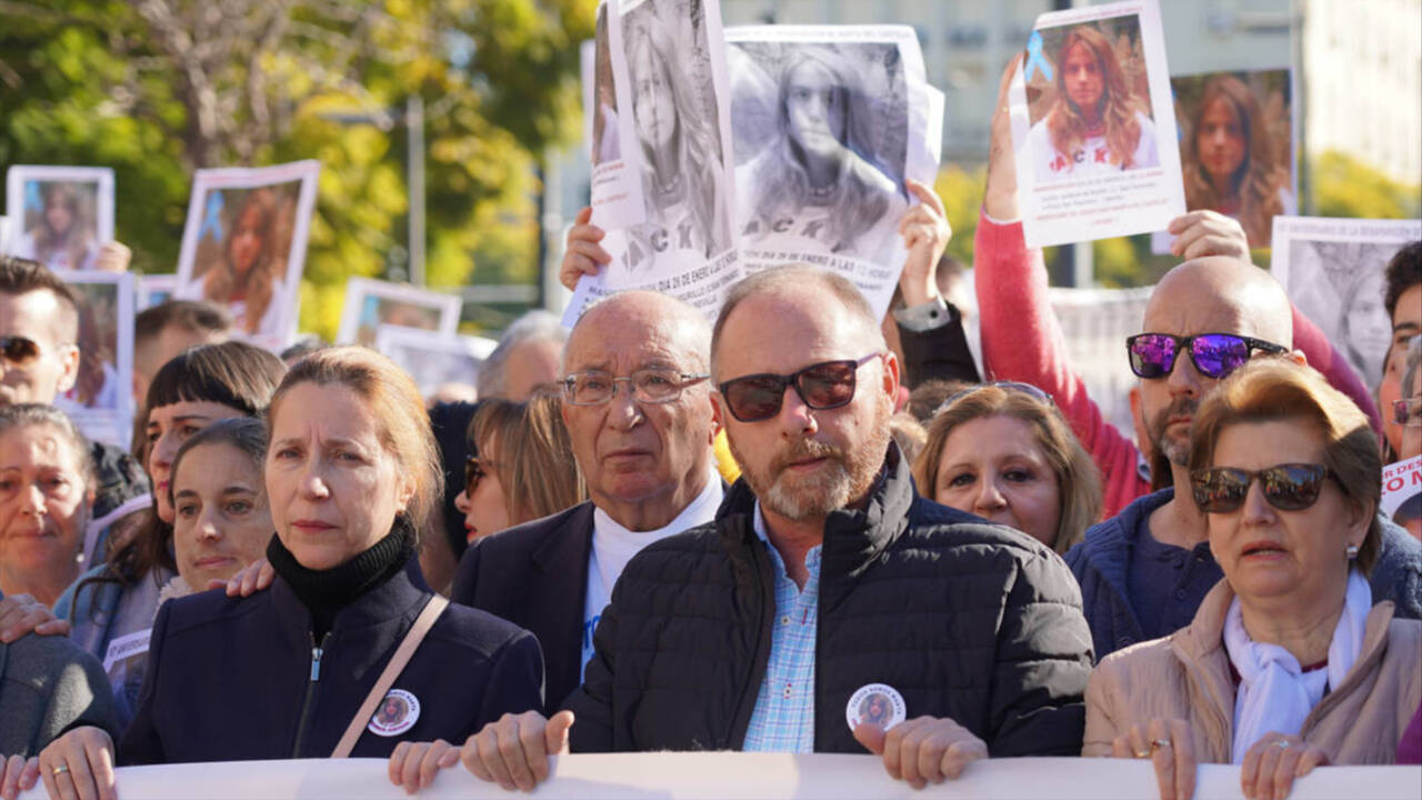 Manifestación por el caso de Marta del Castillo con sus padres y familiares.