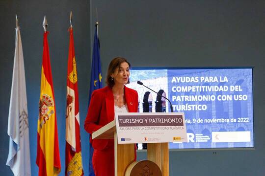 La ministra Reyes Maroto echa un jarro de agua fría al PSOE con sus dudas sobre Madrid