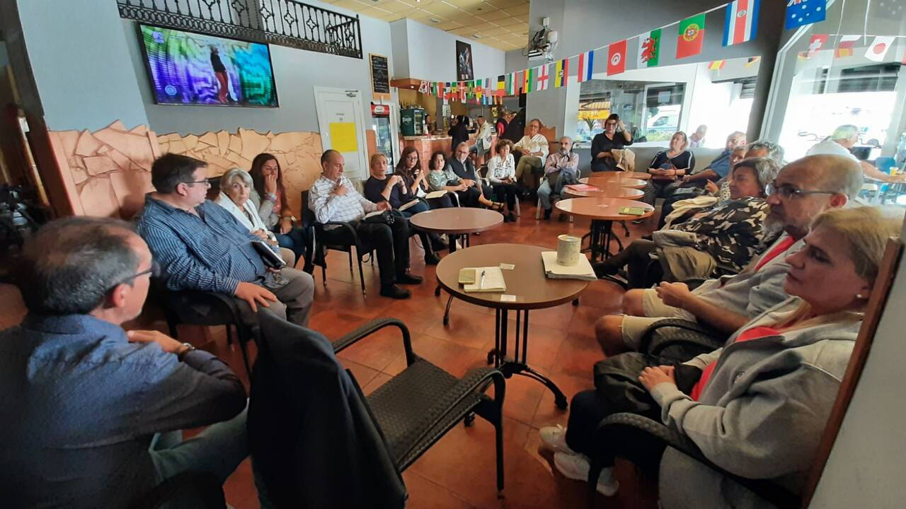Ana Barceló se ha reunido con los colectivos vecinales de San Gabriel