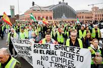 Los transportistas comienzan su huelga con una manifestación que corta Madrid