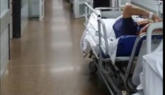 Las imágenes 'tercermundistas' de los pacientes en los pasillos del Hospital de Alzira