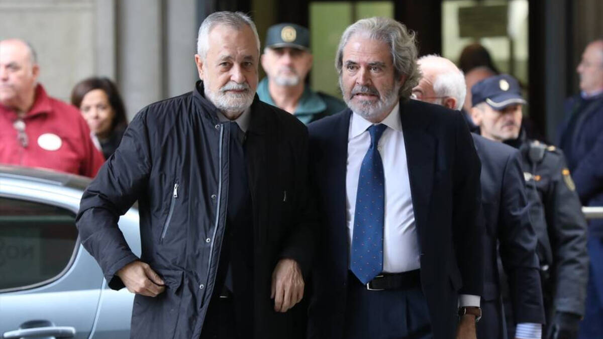El expresidente de la Junta de Andalucía, José Antonio Griñán, a su llegada al juicio del caso ERE en la Audiciencia Provincial, en 2019.