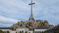 Ayuso blindará la cruz del Valle de los Caídos frente a los planes de Moncloa