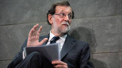 Rajoy se hace actor por un día para un “podcast” de Carlos Alsina en Onda Cero