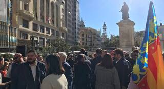 El valencianismo se moviliza por la estatua de Vinatea