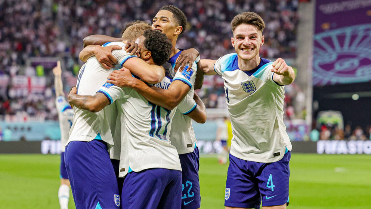 Los jugadores de Inglaterra celebran un gol frente a Irán.
