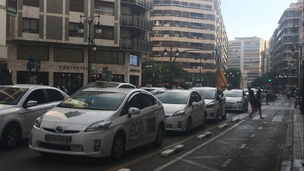 Concentración de taxis en Valencia I Imagen de archivo.