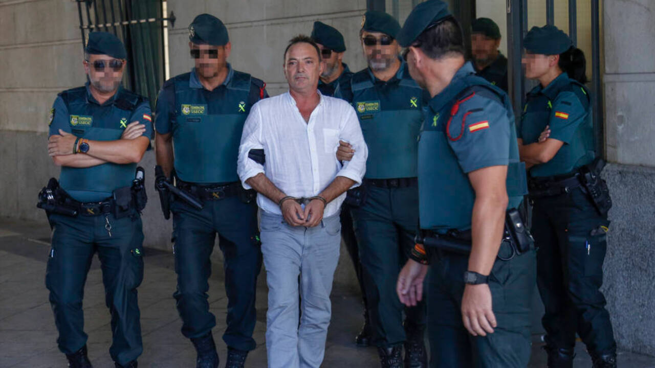José Antonio Marín, gerente de la empresa Magrudis, causante del brote de listeriosis, pasando a disposición judicial en 2019.