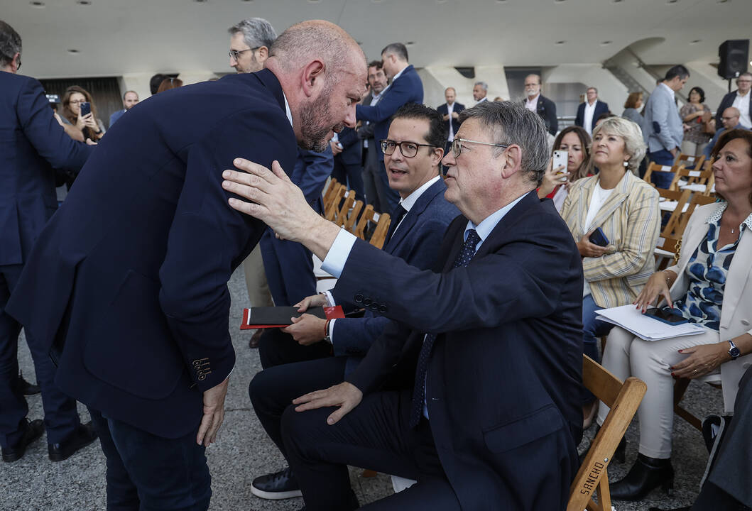 Toni Gaspar saluda al presidente de la Generalitat, Ximo Puig.