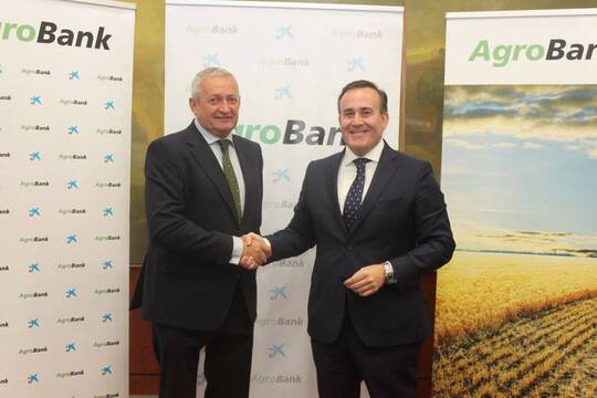 CaixaBank renueva su apoyo a la financiación agroalimentaria