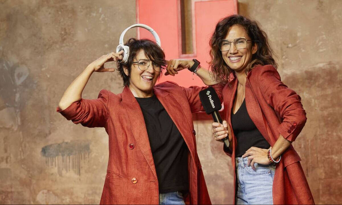 Silvia Abril y Toni Acosta, locutoras de el podcast "Las del grupo". 