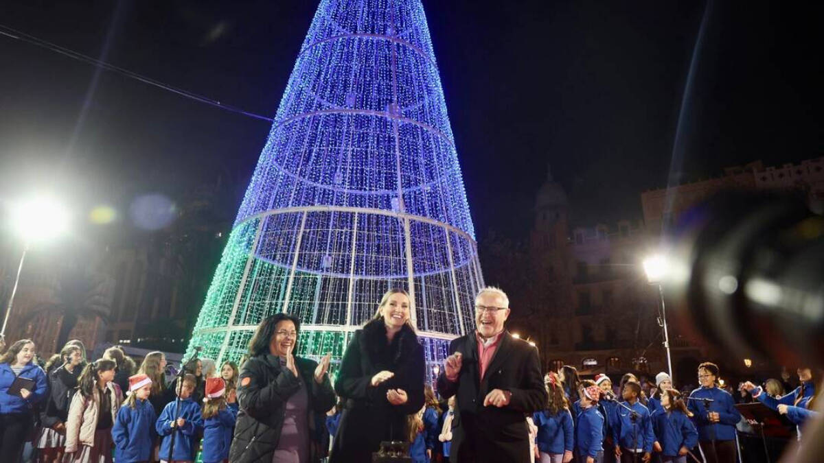 Joan Ribó y la Fallera Mayor de Valencia en la inuguración de las luces de Navidad