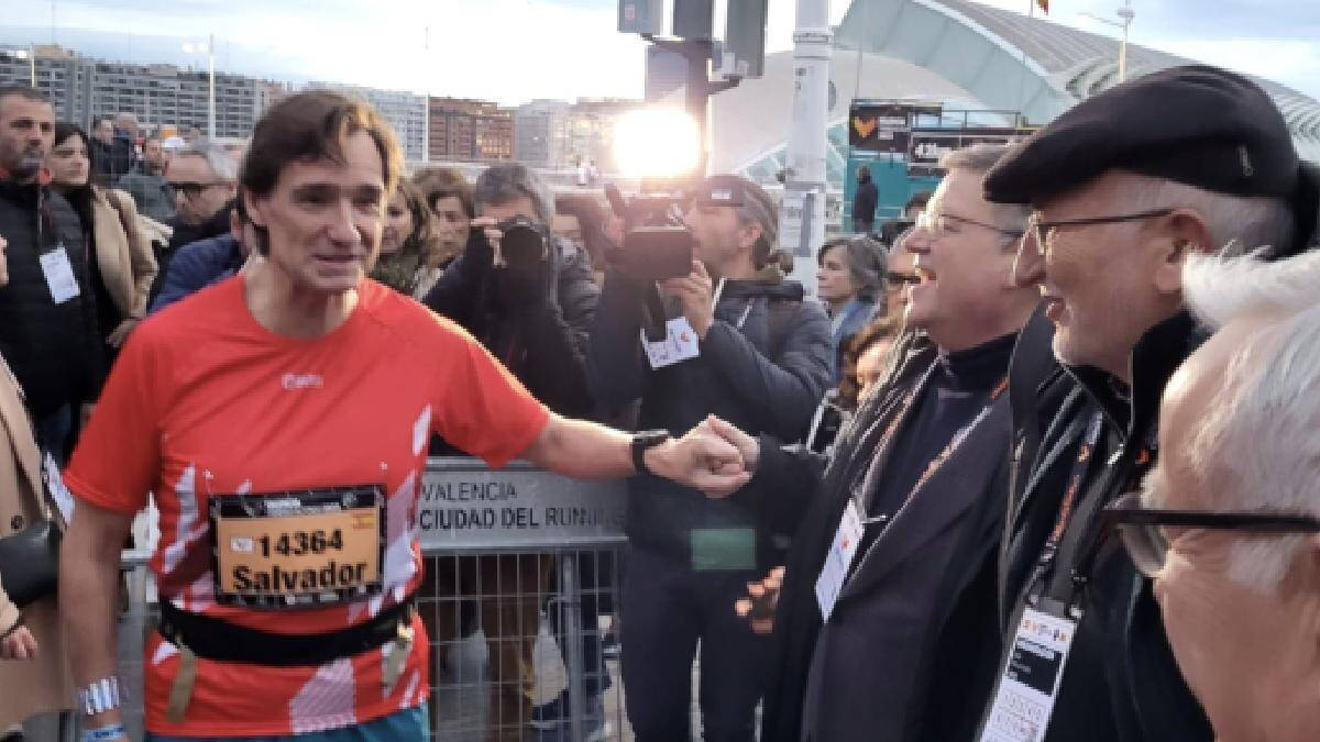 Salvador Illa recibe el apoyo de Puig en el Maratón de Valencia