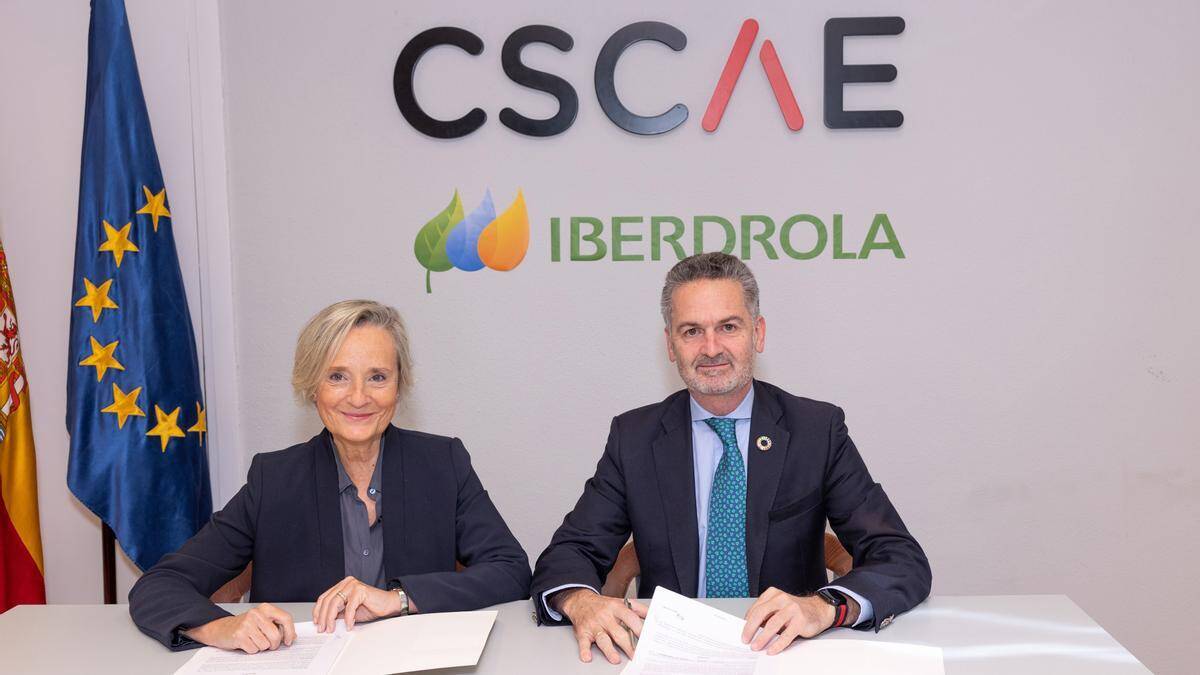Marta Vall-llosera, presidenta del Cscae, y Alfonso Calderón, director comercial de Iberdrola España.
