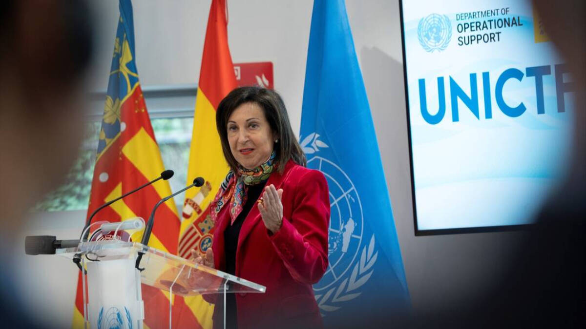 La ministra de Defensa, Margarita Robles, en la inauguración de un nuevo edificio de las Naciones Unidas en Quart de Poblet.