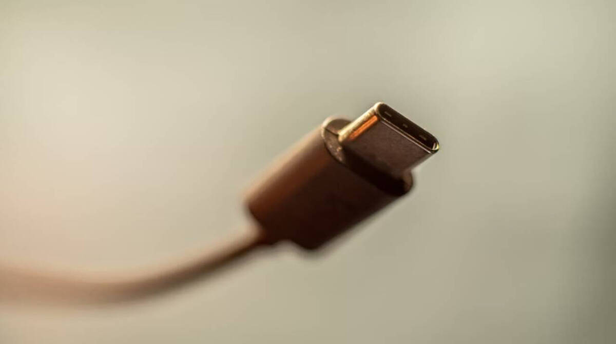 Imagen de un conector USB tipo C que pronto pasará a ser universal.