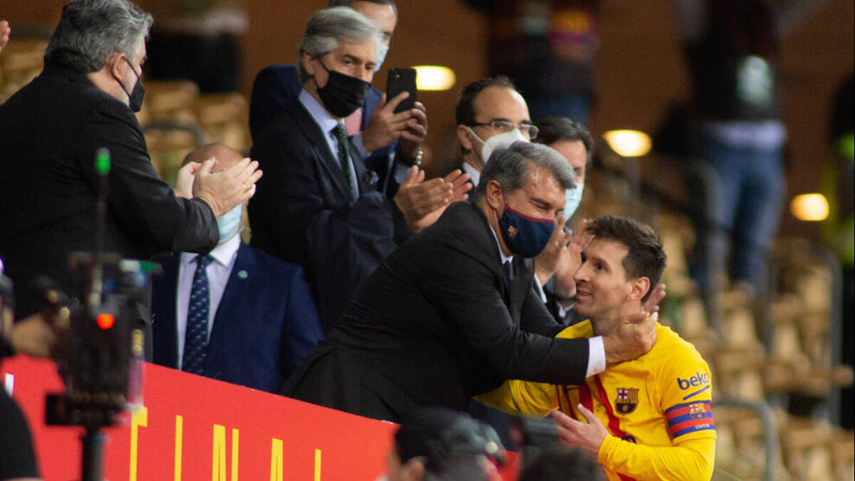 Laporta y Messi, cuando el Barcelona ganó la Copa en 2021. 