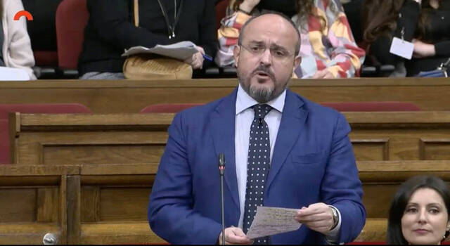 El chorreo viral del líder del PP catalán que hunde a ERC: “No se salvan ni los yogures”