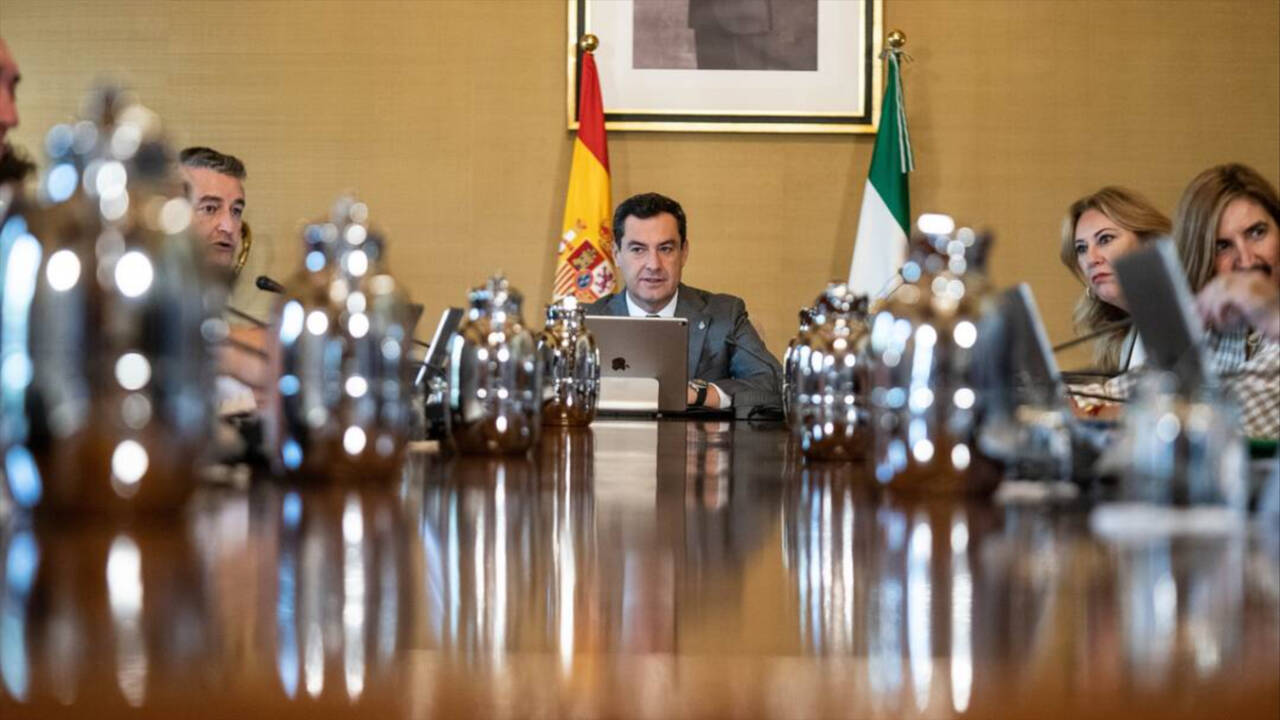 El presidente de la Junta de Andalucía, Juanma Moreno (PP-A), en el Consejo de Gobierno.