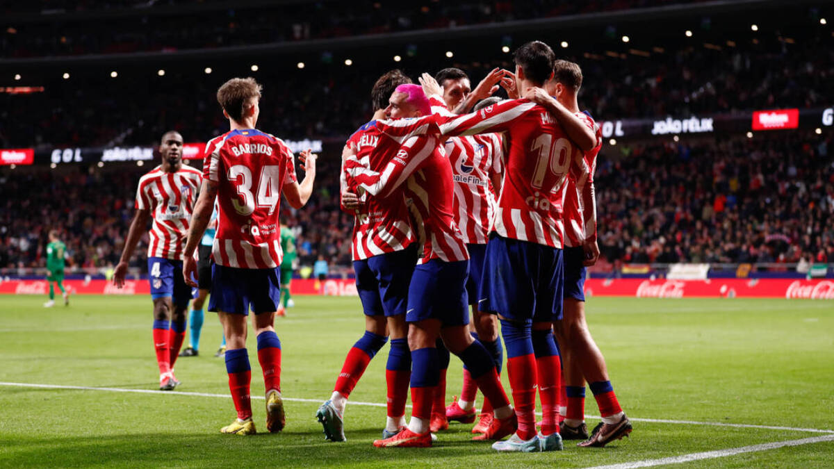 Los jugadores del Atlético celebran el gol de Joao Félix.