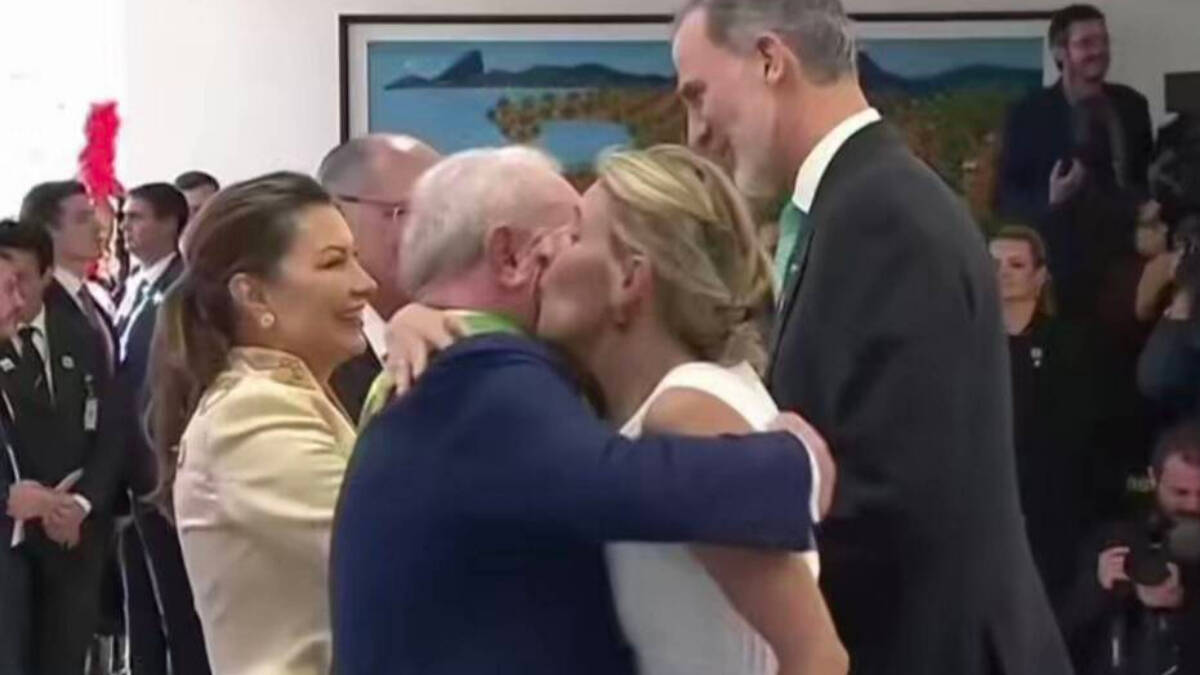 Yolanda Díaz besa a Lula da Silva