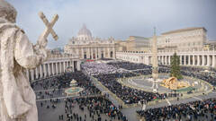 Más de 70.000 personas despiden a Benedicto XVI en el Vaticano
