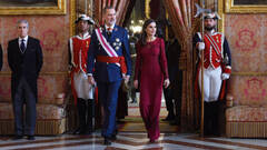 La Reina Reina Letizia rescata un modelo de Felipe Varela para la Pascua Militar