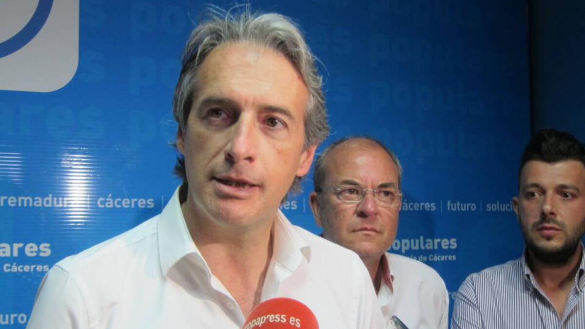 El PP nombra al exministro Iñigo de la Serna coordinador del programa electoral para las elecciones de mayo.