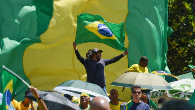 Lula ordena intervenir la seguridad de Brasilia para frenar a los 