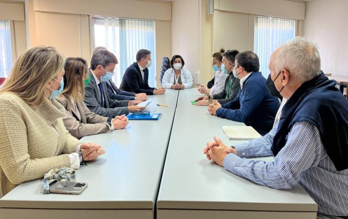 El presidente de PPCV, Carlos Mazón, reunido con la Junta del Personal del Hospital General de Castellón.