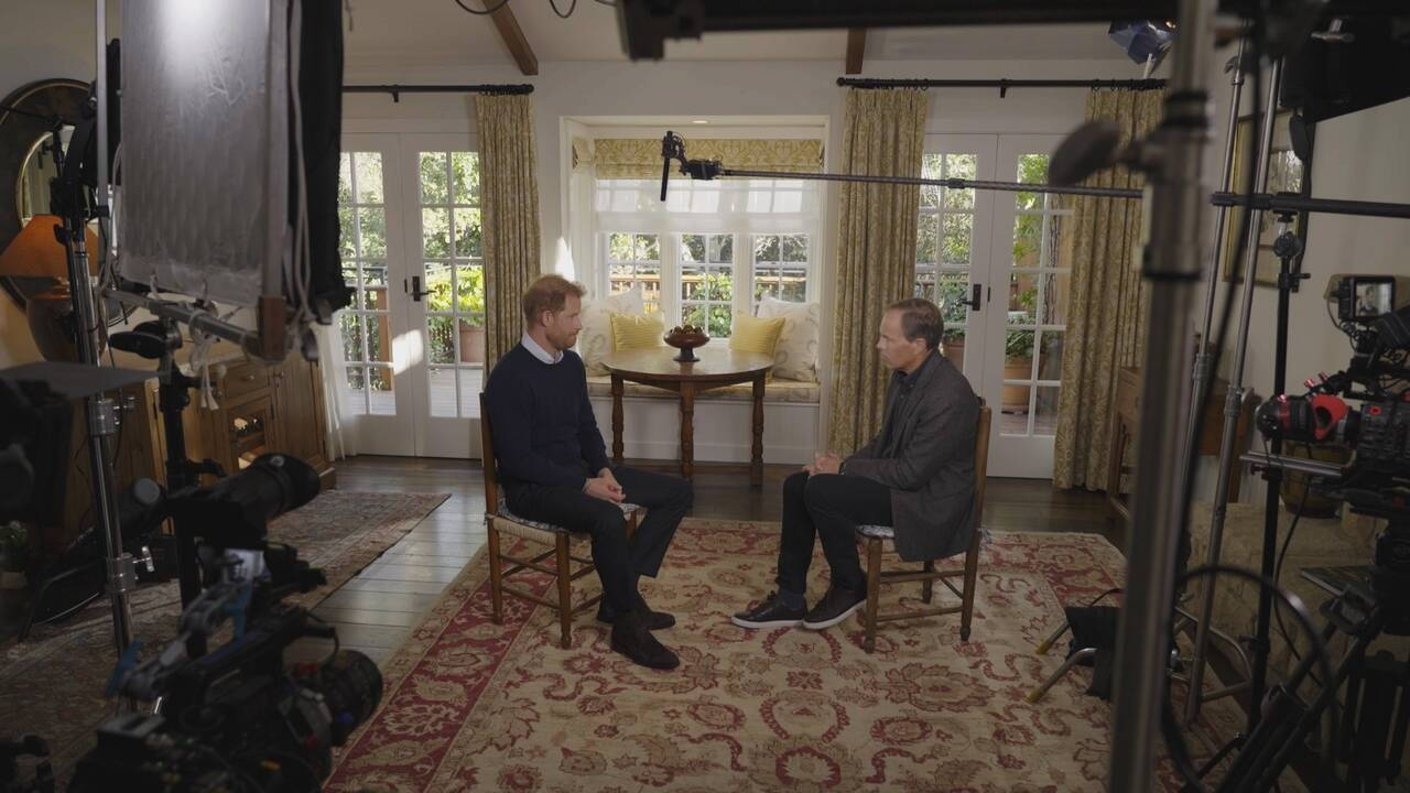 Un momento de la entrevista del Príncipe Harry con Tom Bradby.