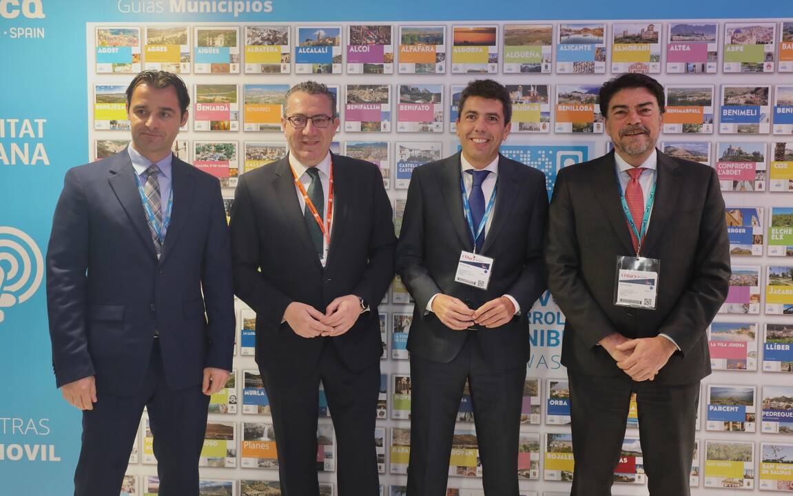 Los alcaldes de Torrevieja (Eduardo Dolón), Benidorm (Toni Pérez) y Alicante (Luis Barcala), con el presidente de la diputación, Carlos Mazón.