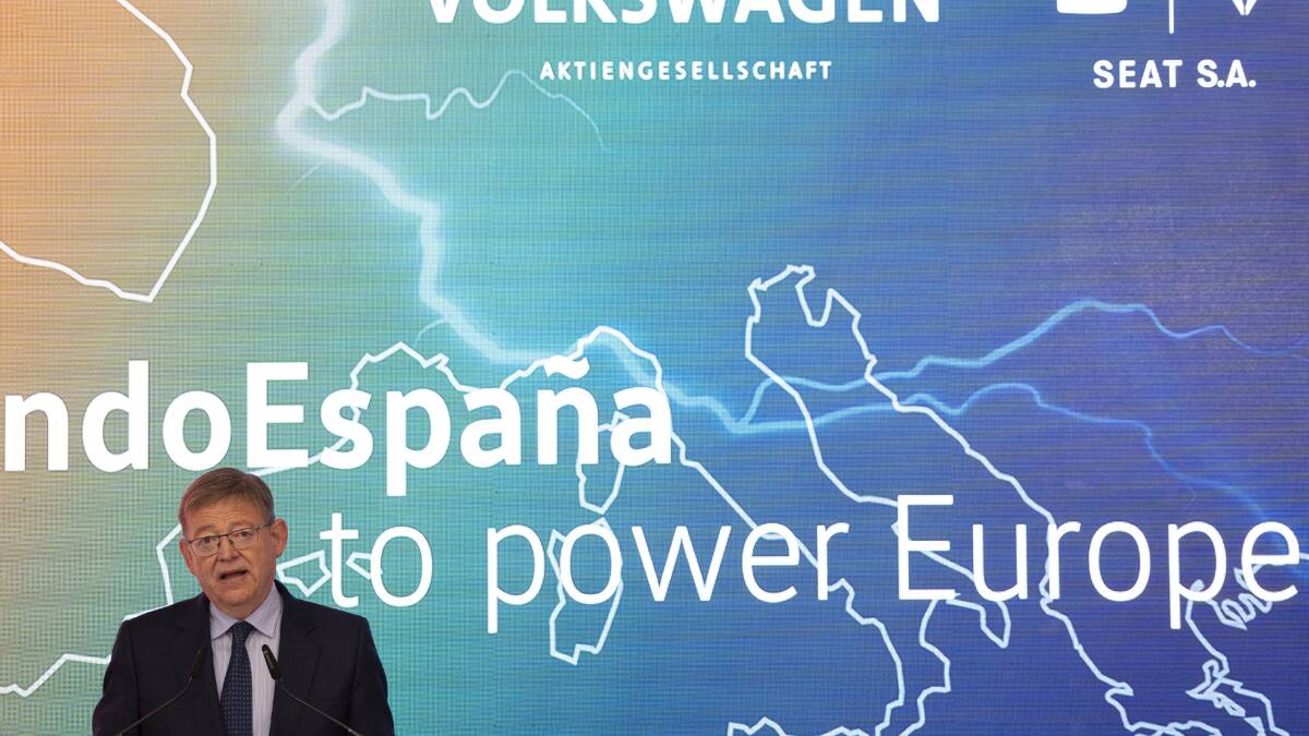 Ximo Puig tras la firma del acuerdo con Volkswagen - EP/ARCHIVO