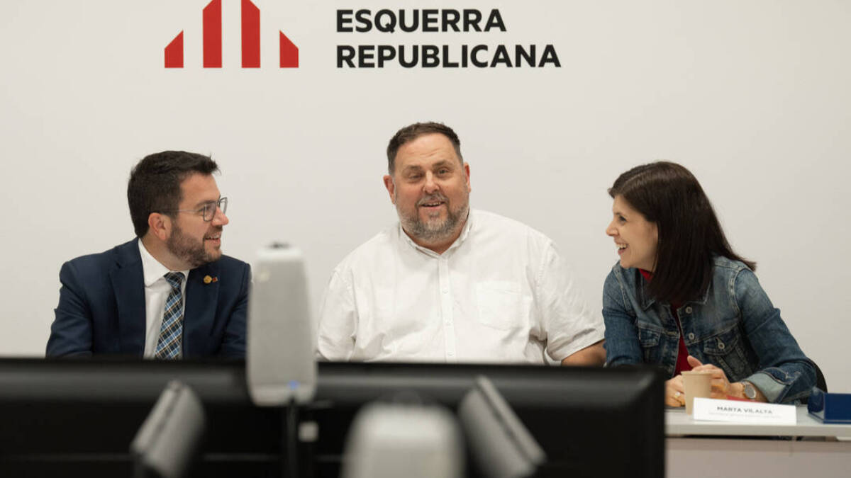 El presidente de la Generalitat, Pere Aragonès; el presidente de ERC, Oriol Junqueras y la secretaria general adjunta y portavoz de ERC, Marta Vilalta.