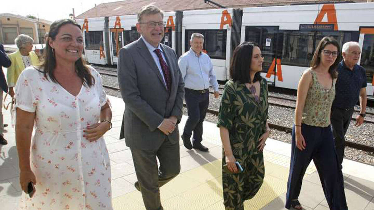 Ximo Puig junto a la directora de Ferrocarrils y la consellera de Política Territorial
