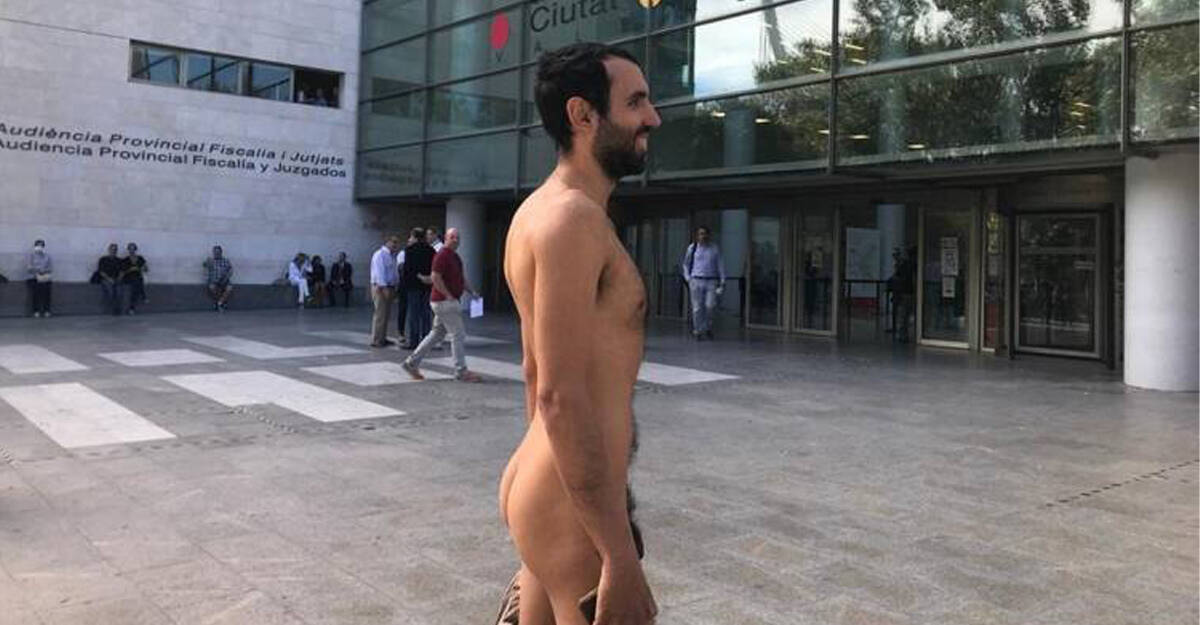 El hombre nudista cuando se presentó ante el TSJCV