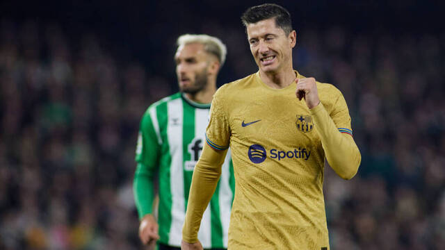 Lewandowski y Raphinha afianzan al Barça como líder y meten presión al Madrid