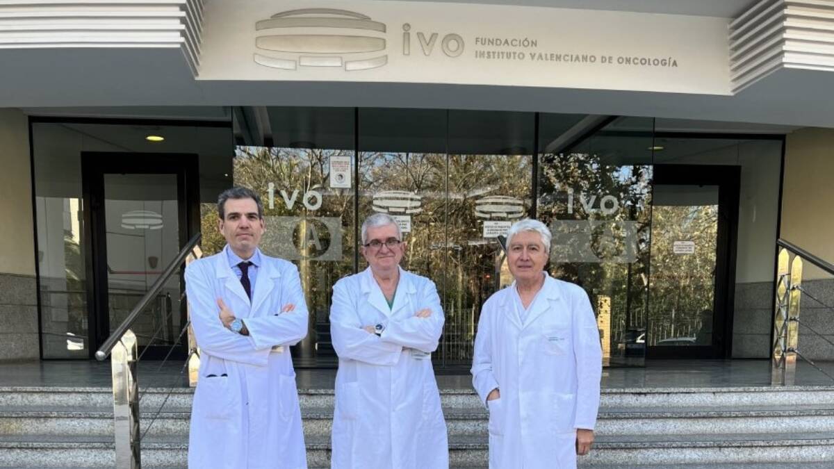 De izquierda a derecha Dr. Gil-Bazo, Dr. Estevan y Dr. Arribas - IVO 