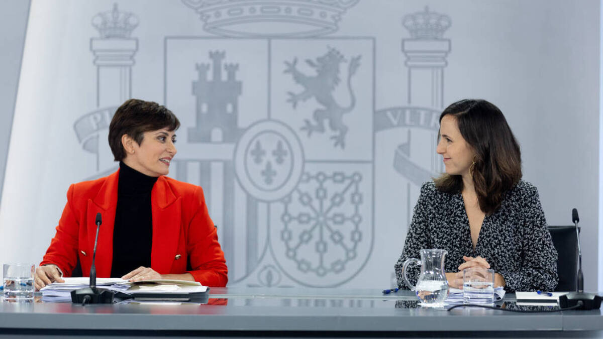 La ministra de Política Territorial y portavoz del Gobierno, Isabel Rodríguez, y la ministra de Derechos Sociales y líder de Unidas Podemos, Ione Belarra.