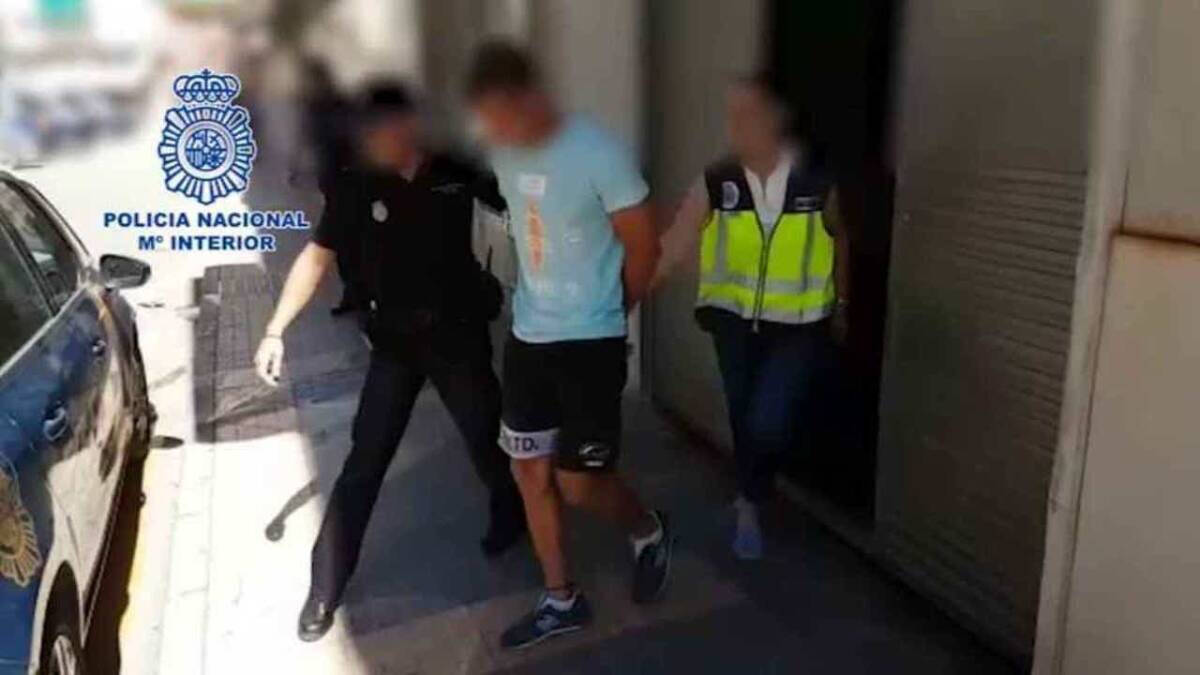Imagen de la detención del "violador del portal de Lugo" / Imagen: POLICÍA
