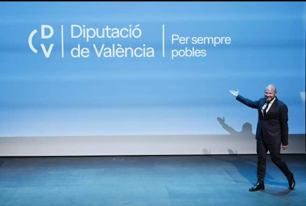 El presidente de la Diputación de Valencia, Toni Gaspar, presenta su nueva imagen por su 210 aniversario como "símbolo del cambio"